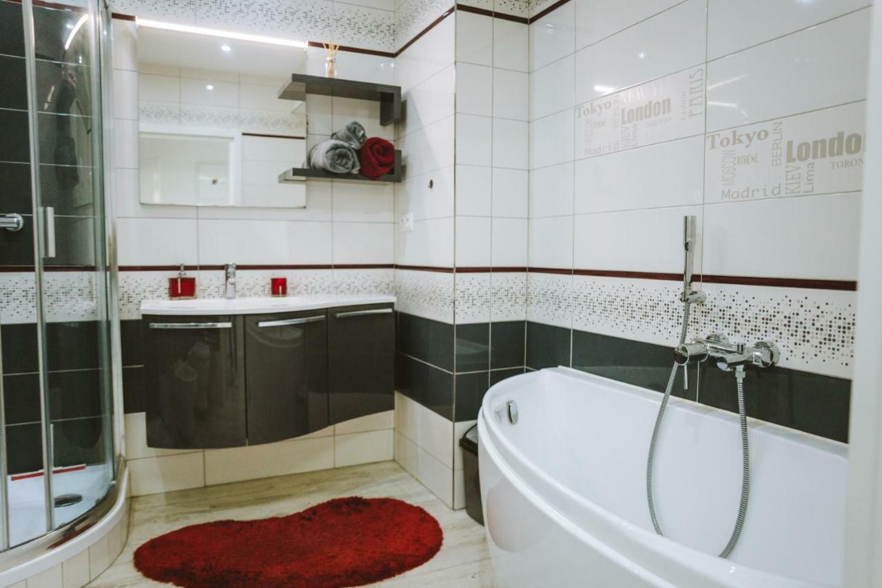 Design Apartment, The City Centre Close To The Health Spa 皮耶什佳尼 外观 照片