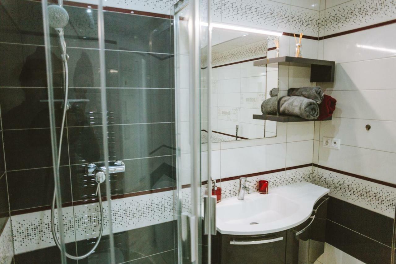 Design Apartment, The City Centre Close To The Health Spa 皮耶什佳尼 外观 照片